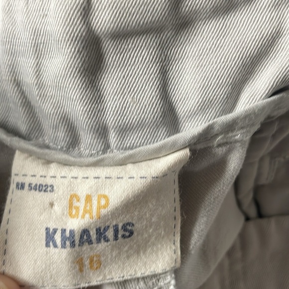 Women’s size 16 gap khakis gray shorts RN 54023 - Picture 8 of 10